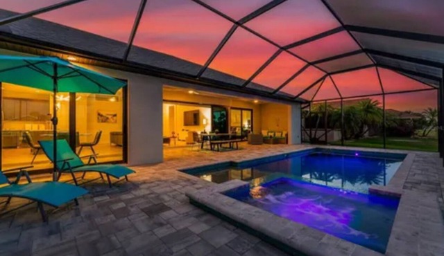 NEW. UPSCALE GETAWAY. 3Bd/3Ba heated saltwater pool and Spa