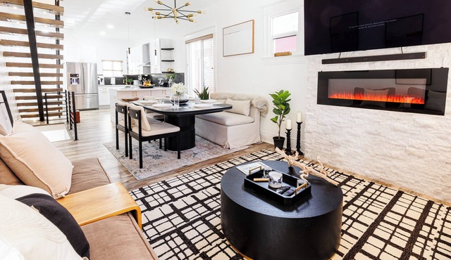 Newly Remodeled Downtown Loft – Free Parking, 5 Bds, Fully Stocked