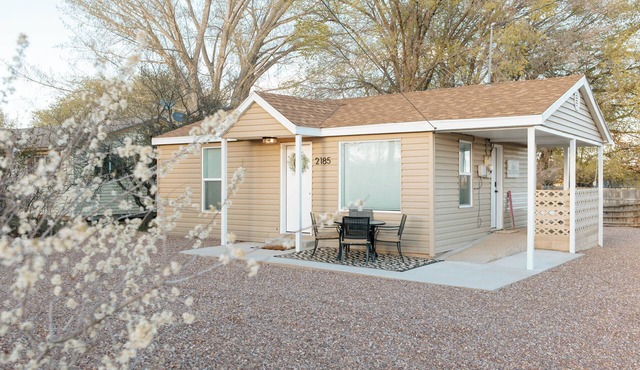 Newly Remodeled My Little Dream House with Spectacular Views of Split Mountain