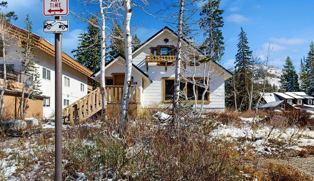 Newly remodeled ski-in - ski-out cabin with washer & dryer, new kitchen - walk to lifts