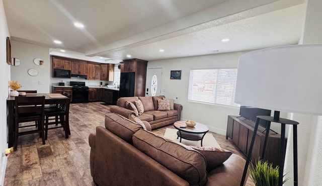 Newly reno’d 2-bed, 2 bath house with carport - 1 min drive from downtown Lamar. in Lamar