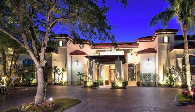 Newly Updated Bellasera Resort 3 Bd Luxury Condo with Pool, Gym and Restaurants