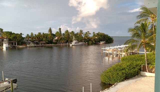 Ocean View with protected dock on lagoon with private boat ramp in Islamorada