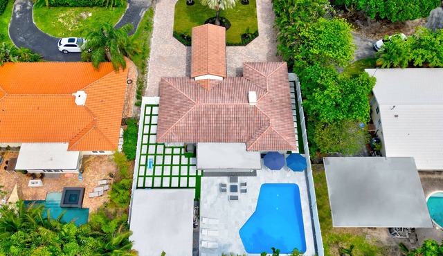 Oceana: Pool, Game Room, Walk to Beach