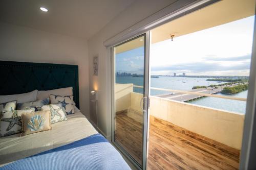 Oceanfront Luxury Yachtclub Studio on Harbour Island with amazing views in Miami Beach