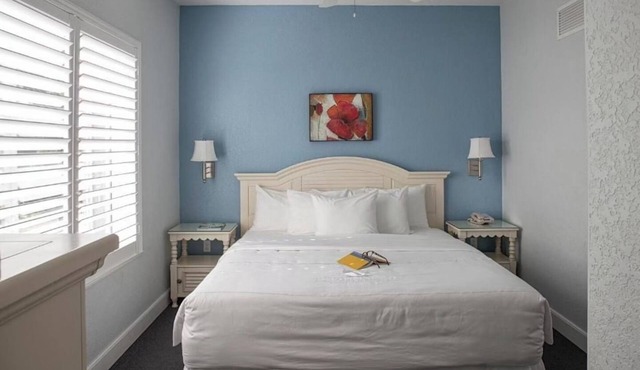 Oceanfront Stay w/Balcony, Pool Access & Minutes to Daytona Attractions in Ormond Beach