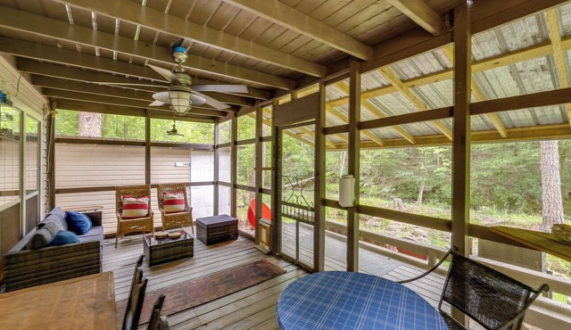 Off-Grid Creekside Cabin Near Lake Jordan in Titus