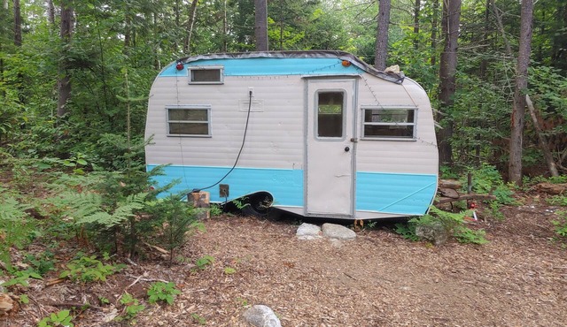 Off-Grid Retro Trailer in the heart of the White Mountain National Forest in Chatham