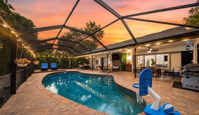 Olam Villa | Heated Pool | Cinema & GameRoom in Naples