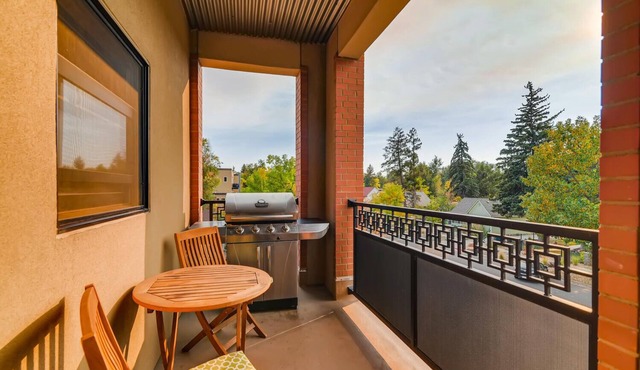 Old Town Loft Oasis With Amazing Rooftop Deck!