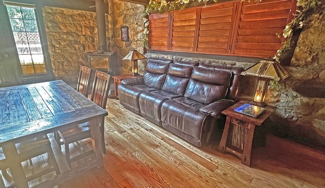 One bedroom cottage with AC, WiFi and hot tub.