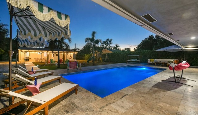 PalmParadise: 5BR Family&Pet Fun, HeatedPool&Games