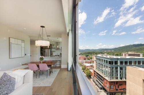 Panoramic Pack Square | Arras Vacation Rentals in Asheville