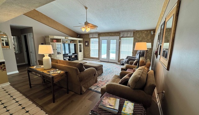 Paradise Pool less than 40miles from beaches! in Crestview