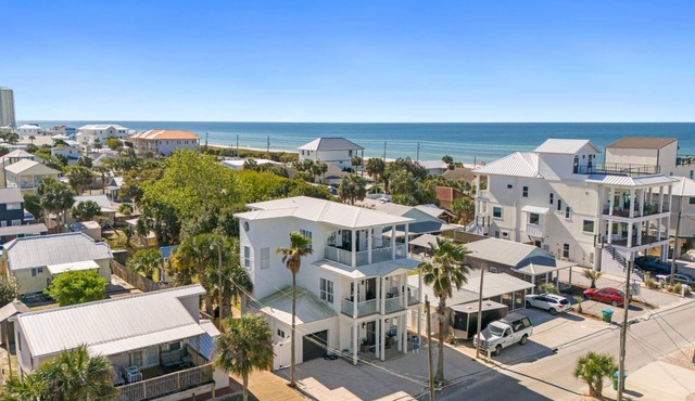 PCB Pet-Friendly 5BR, 145 Steps to the Gulf: Hot Tub, Splash Pad, Sleeps 18