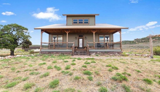 Peaceful 3-Bedroom Cabin on Wilson Mesa above Moab at foot of the La Sal Peaks