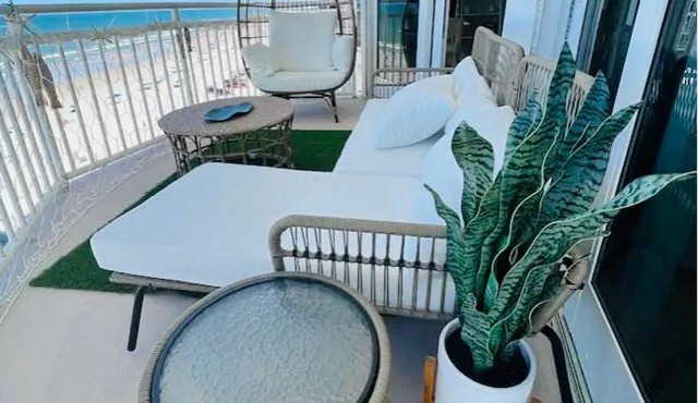 Penthouse Beach Oasis 704 Lovely Daytona ocean front incredible ocean view