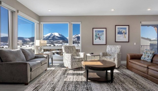 Penthouse Retreat Stunning Views Near Resorts!