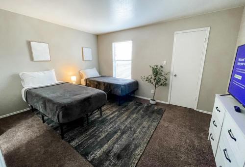 Perfect for Group with 2BR and 2BA with Pool in Three Rivers