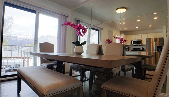 Perfect Location+4bd+Fully Fenced Yard+Gazebo+Hot Tub+Views!
