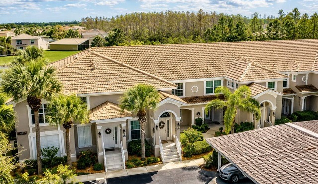 Pet-Friendly 2BR/2BA Ground-Floor Condo with Lake View in Colonial Country Club in Fort Myers