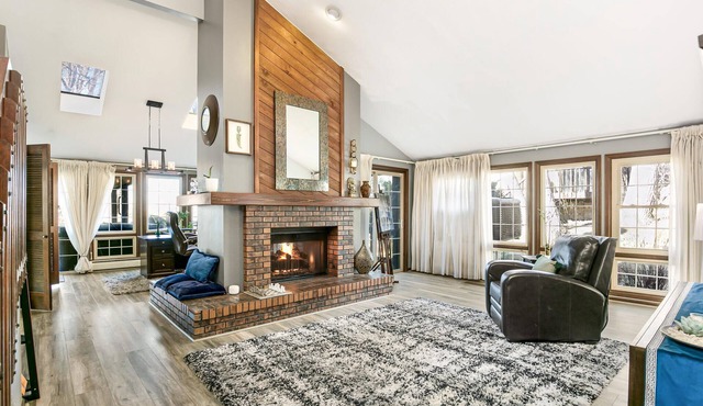 Pet-Friendly Denver Getaway. Trail Access & Fast Wi-Fi