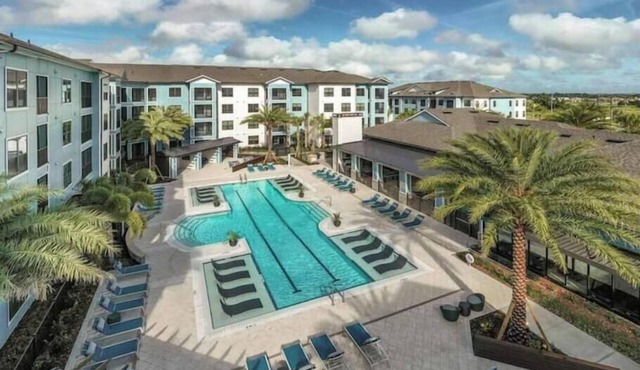 Pet-Friendly, King Bed, 15 Min to Parks, Amenities