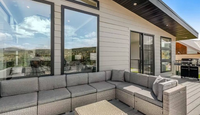 Pet Friendly! Luxury Lakeview Cabin near golf course and Ideal Beach Access