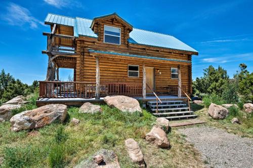 Pet-Friendly Moab Cabin w/Mtn Views & BBQ!