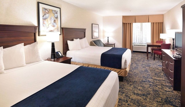 Pet-friendly Stay Featuring Indoor Pool, Sauna & Free Breakfast l 2 Rooms