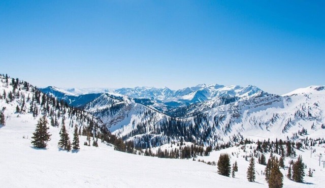Phenomenal Getaway w/Private Hot Tub, Mountain Views & Prime Location