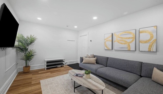 Pittsburgh/Millvale Bright & Stylish 4BD w/Parking in Millvale