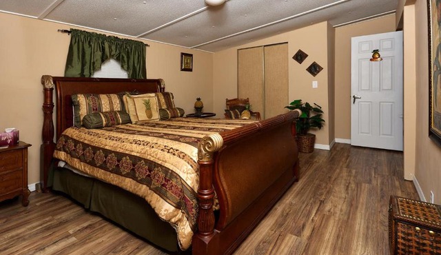 Pleasant Days Lodging Tropical Master Suite in Homosassa