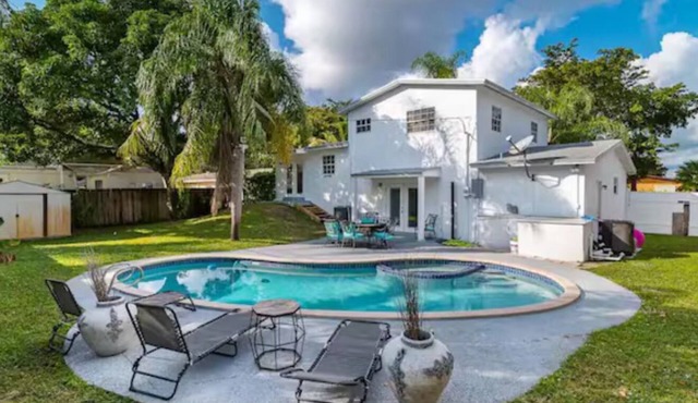 Pool Home 10