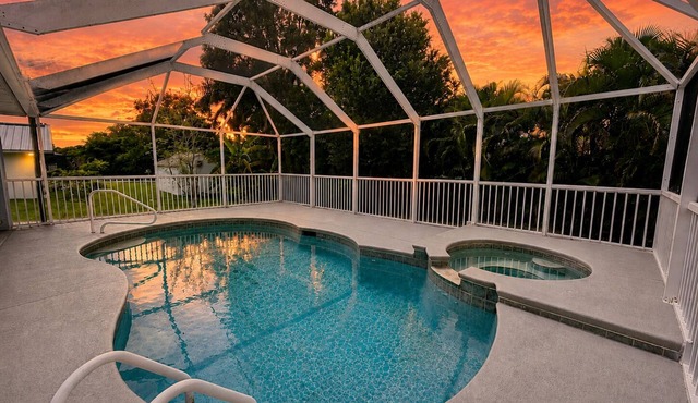 Pool Home/Tropical Paradise Getaway Near Beaches and Downtown Fort Myers in Fort Myers