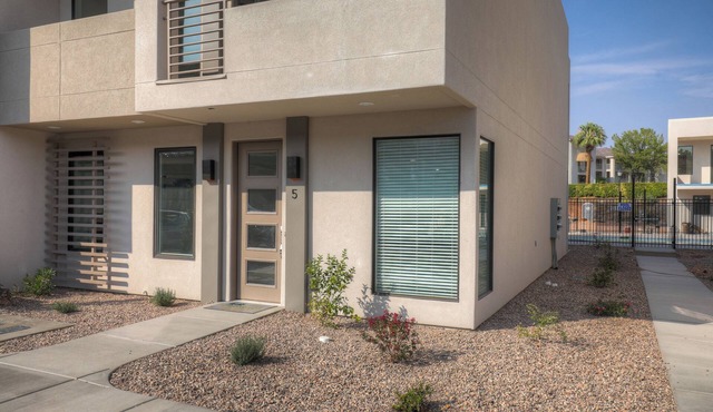 Pool Open! | Pool View | Cable TV + Streaming | New | Built in Bunk Beds | #5