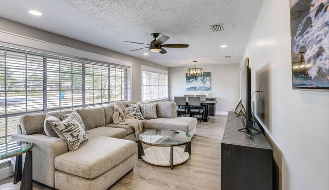 Private 3 Br 2 Ba Home with huge, fenced yard- Minutes to Bay & Beaches in Lynn Haven