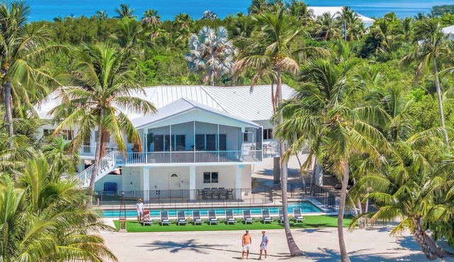PRIVATE BEACH /Heated Pool/Private Dock/Dolphin Key in Islamorada