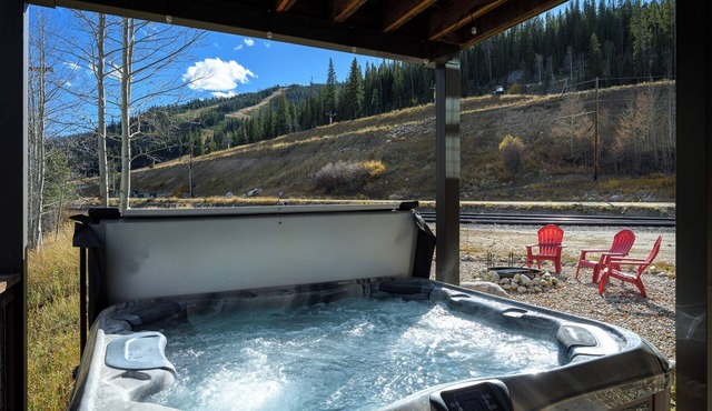 Private Hot Tub Steps from Gemini Lift