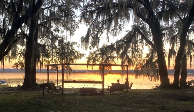Private lake community with boat ramp, beach and close proximity to Ocala hiking in Fort McCoy