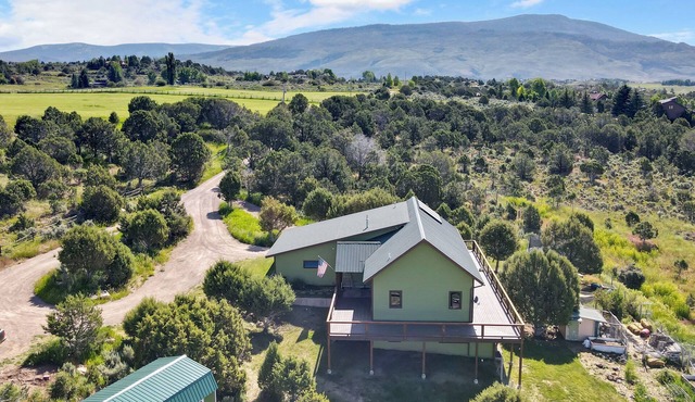Private mountain paradise, 20 acres, sleeps 14+ with fitness room