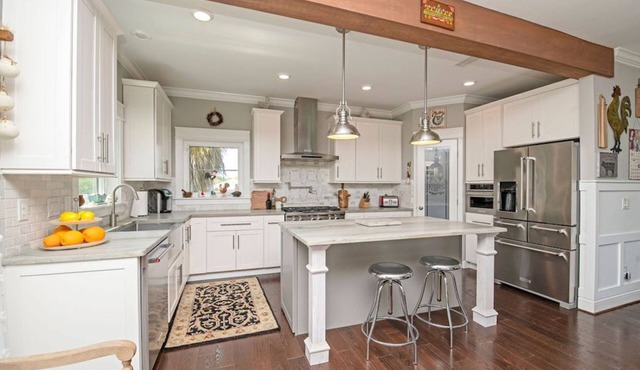 Private paradise! 5 bed/4.5 bathroom house w/pool!