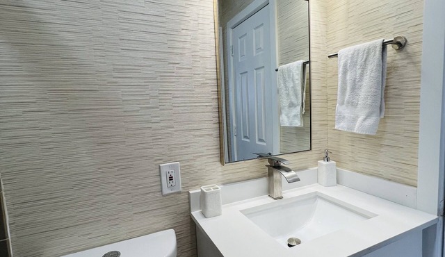 Private Tropical Oasis 10 minutes from Hard Rock Stadium in Hollywood
