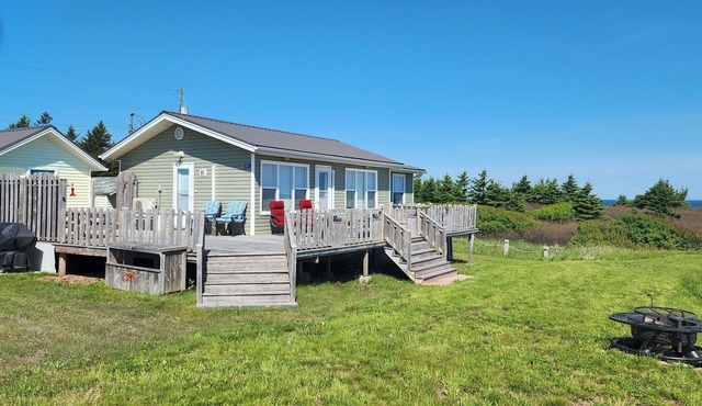 Private waterfront cottage with beautiful ocean views in Cap-Pelé