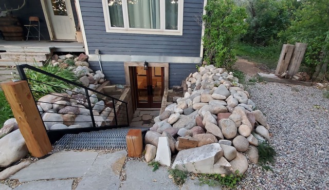 Quiet basement apartment 5 min from downtown Carbondale.
