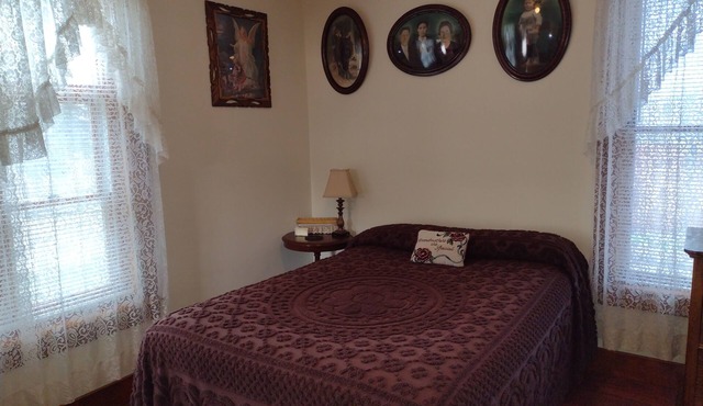 Quiet FULL-SIZE bed close to town 420 friendly