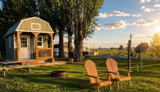Quiet Glamping Barn on a Working Farm with Fire Pit and Open Views in Lynden