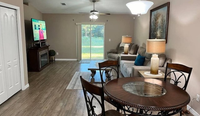 Quiet Snowbird Retreat: Comfy, Clean, Affordable