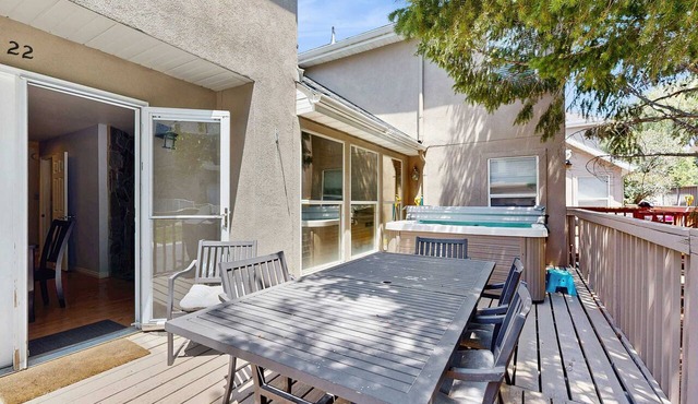 Quiet & spacious townhome with a private hot tub & great views - close to skiing