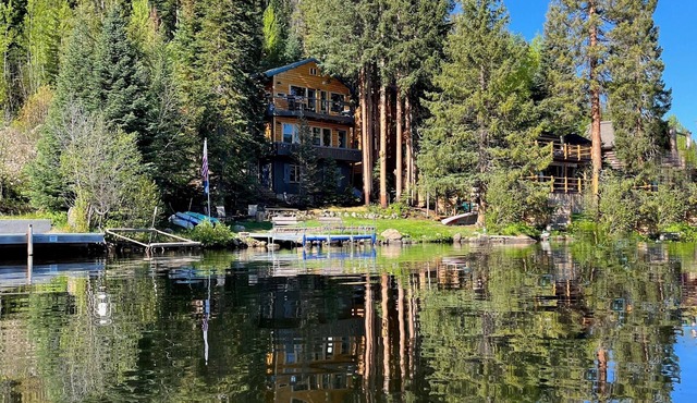Quintessential Lake House on the shore of GL, awe-inspiring views